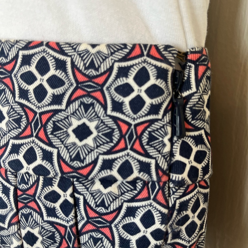 Patterned Women's Shorts - Picture 3 of 10